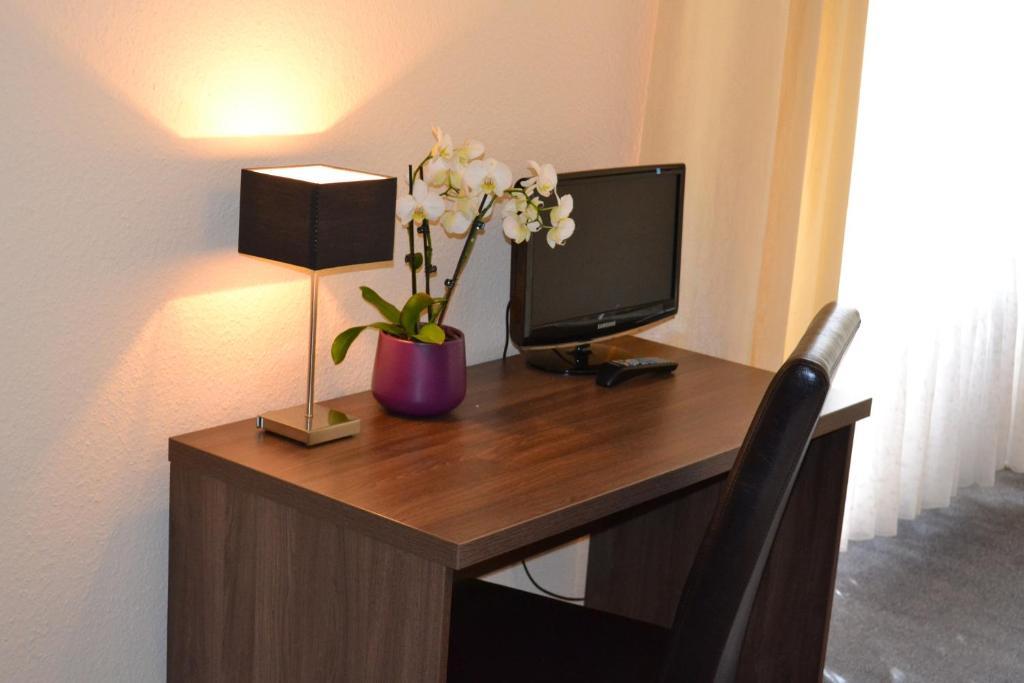 Hotel Am Landeshaus Wiesbaden Habitación foto
